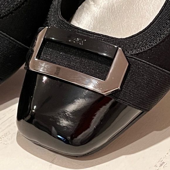 Anne Klein Black Flats with Rounded Toe and Glossy Finish - Picture 6 of 9